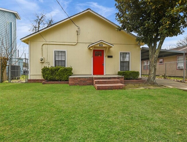 property at 605 W Cleveland St
