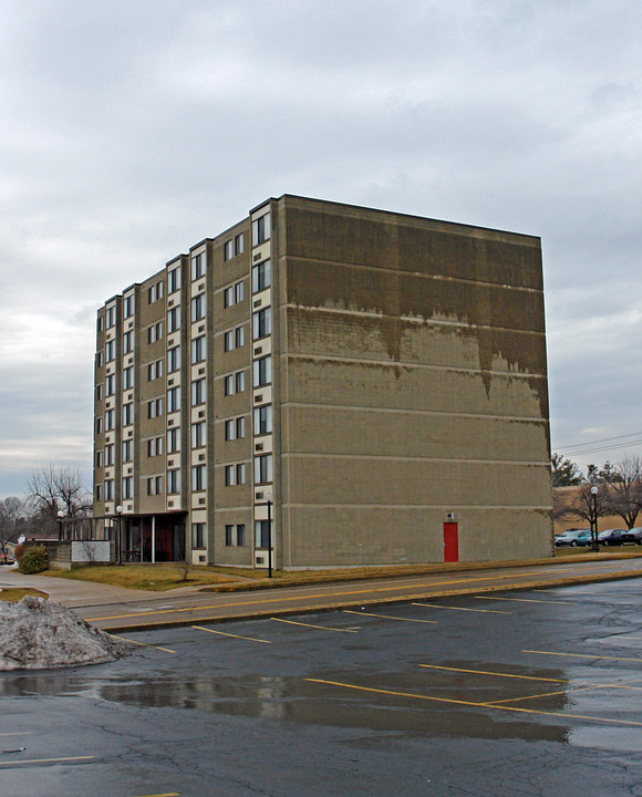 Xenia Towers in Xenia, OH - Building Photo