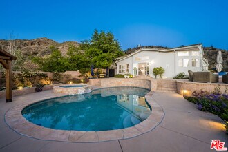 33310 HASSTED Dr in Malibu, CA - Foto de edificio - Building Photo