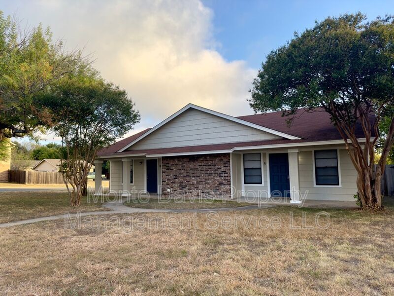 1614 W Braker Ln in Austin, TX - Building Photo