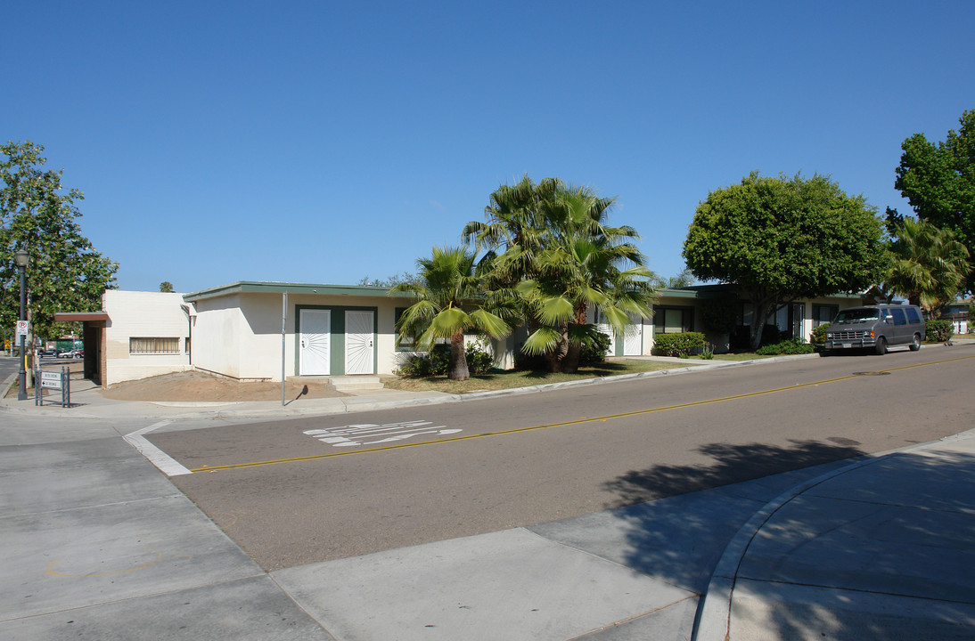 202-212 N Indiana Ave in Vista, CA - Building Photo