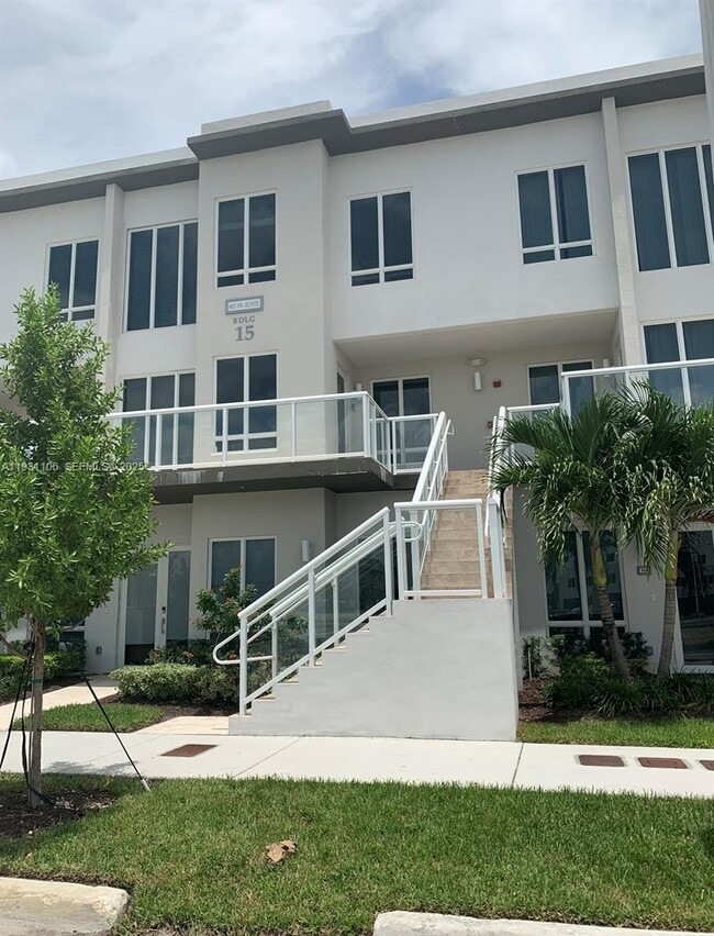 6415 NW 102nd Path in Doral, FL - Building Photo - Building Photo