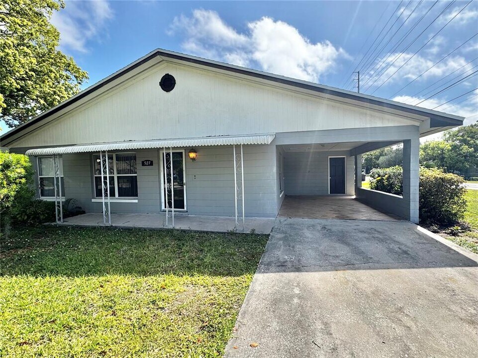 927 Louisiana Ave in St. Cloud, FL - Building Photo