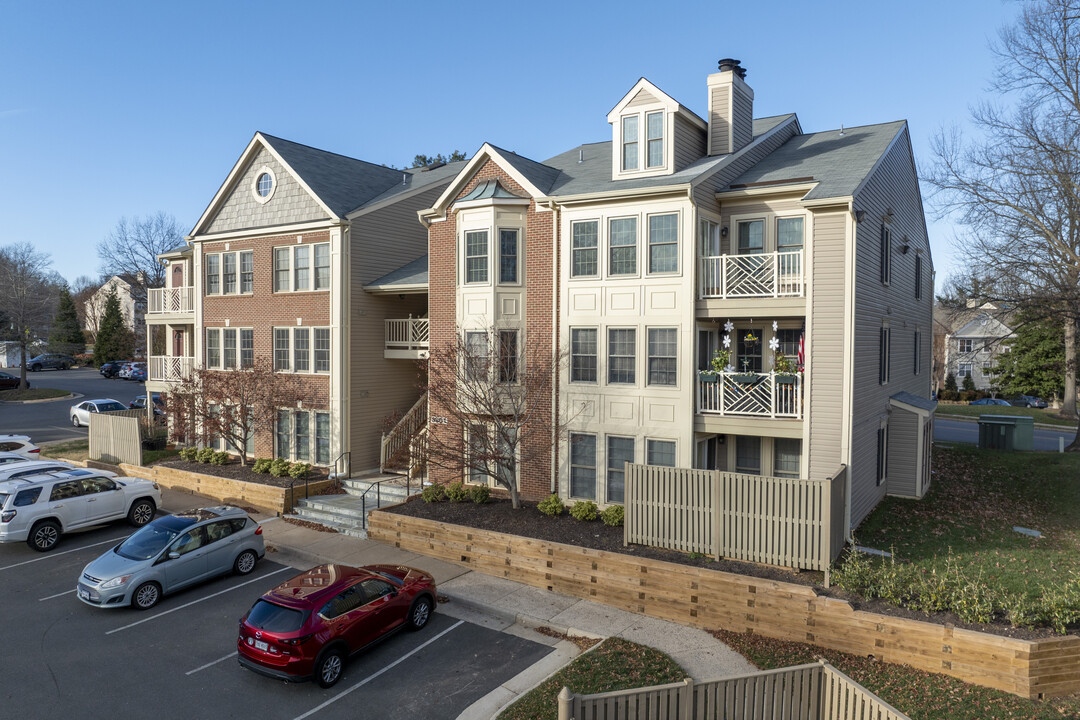 Oxford House Condo in Fairfax, VA - Building Photo