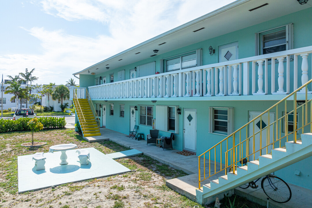 Townsite Apartments Thirteen Condominiums in Lake Worth, FL - Foto de edificio