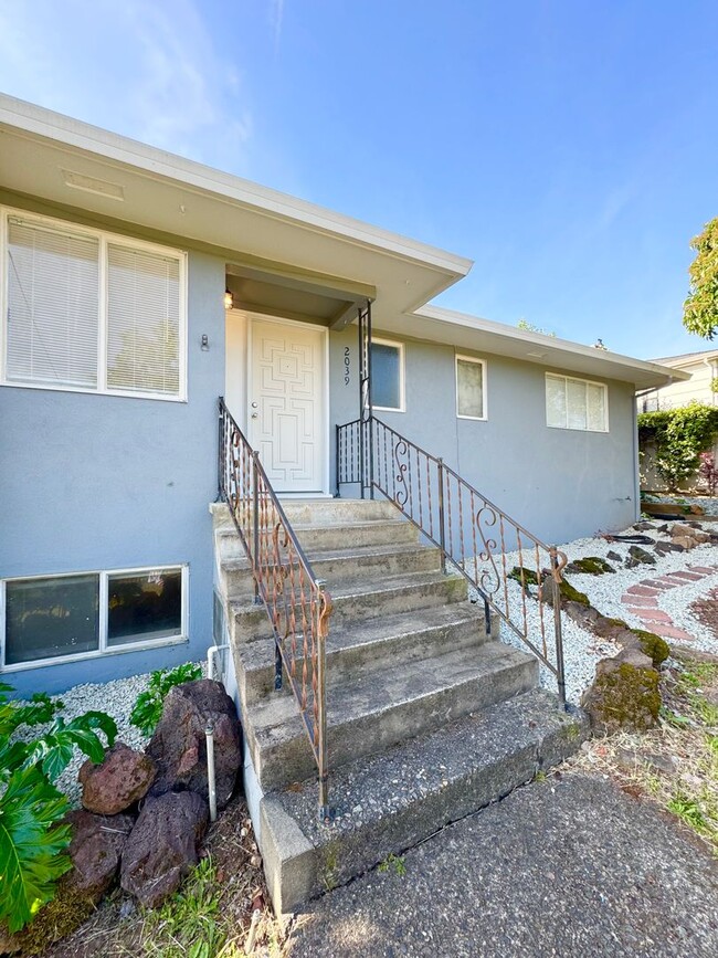 2039 Gold St in Redding, CA - Building Photo - Building Photo