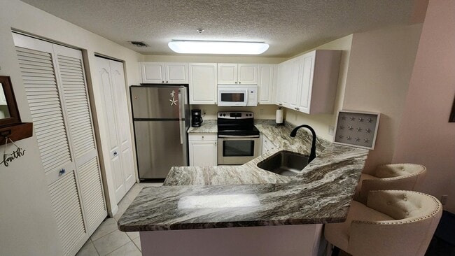 5090 Fairways Cir in Vero Beach, FL - Building Photo - Building Photo