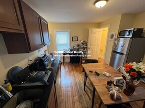 5-7 Blake St. Unit 4, Unit 4 in Cambridge, MA - Building Photo - Building Photo