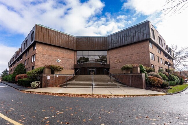 404 Paradise Rd in Swampscott, MA - Building Photo - Building Photo