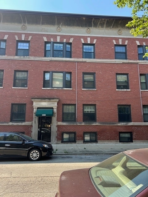 property at 3149 W Lyndale St