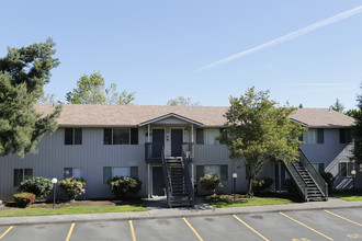 Grand Oaks Apartments in Salem, OR - Building Photo - Building Photo