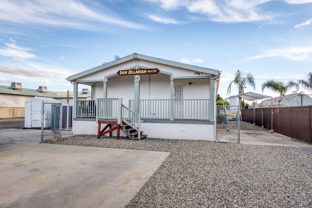 1941 Academy Ave in Sanger, CA - Building Photo