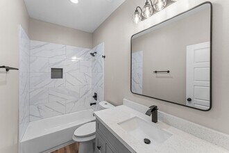 402 W Stewart St in Willis, TX - Building Photo - Building Photo