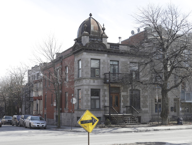 52 Saint-Joseph O in Montréal, QC - Building Photo - Primary Photo