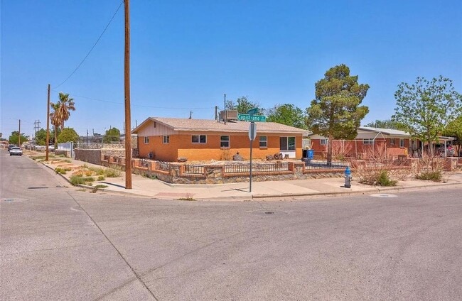 5201 Capistrano Dr in El Paso, TX - Building Photo - Building Photo