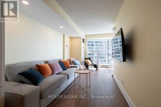 1806-77-2077 Harbour Square in Toronto, ON - Building Photo - Building Photo