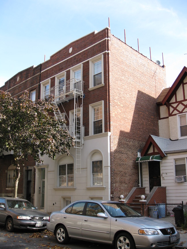 1739 E 14th St in Brooklyn, NY - Building Photo - Building Photo