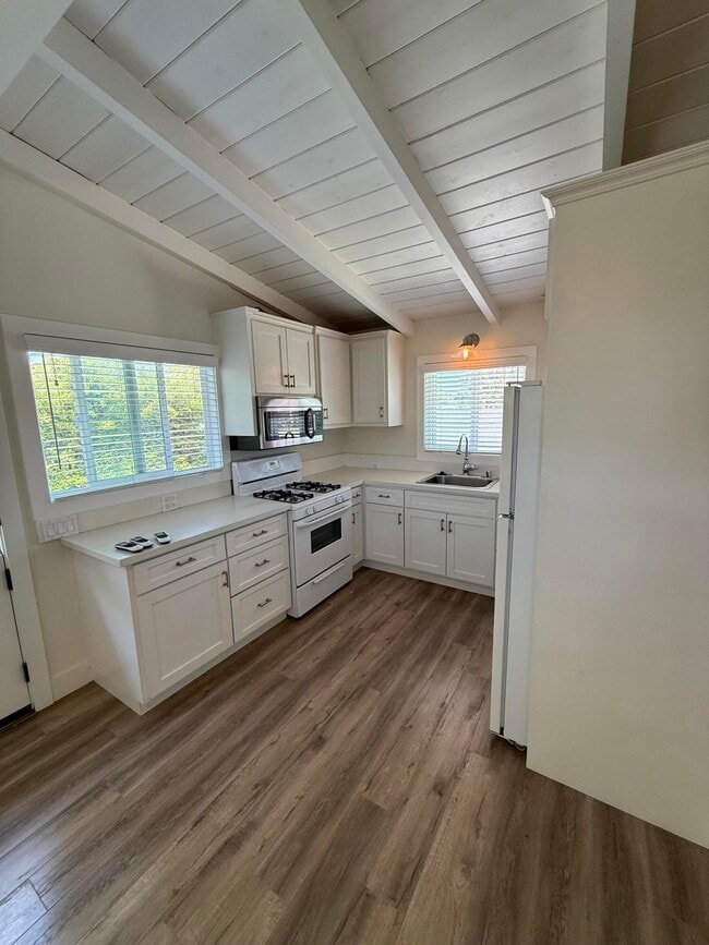 1313 Cliff Dr in Newport Beach, CA - Building Photo - Building Photo