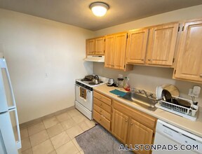 75 Gardner St, Unit 10 in Boston, MA - Building Photo - Building Photo