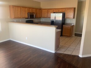 3337 Cochiti St NE in Rio Rancho, NM - Foto de edificio - Building Photo