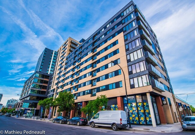 L'Hexagone Appartements in Montréal, QC - Building Photo - Building Photo