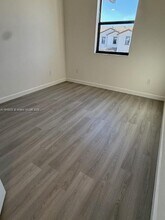 245 SW 159th Ct in Pembroke Pines, FL - Foto de edificio - Building Photo