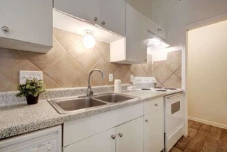 1302 Parker Ln-Unit -220 in Austin, TX - Building Photo - Building Photo