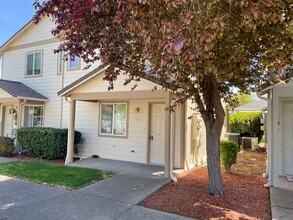 747 Diamond St in Medford, OR - Building Photo - Building Photo