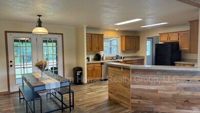 156 Co Rd 296 in Sweetwater, TN - Building Photo - Building Photo