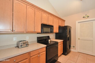 328 Ballston Ave in Saratoga Springs, NY - Building Photo - Building Photo