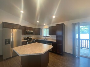 901 E Silver Pine Rd in Colbert, WA - Building Photo - Building Photo