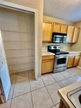 9934 Ashburn Lake Dr in Tampa, FL - Building Photo - Building Photo