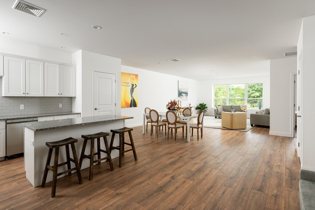 390 Chief Justice Cushing Hwy in Cohasset, MA - Building Photo