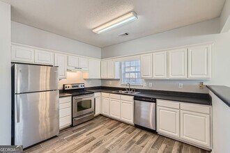 11381 Michelle Way in Hampton, GA - Foto de edificio - Building Photo