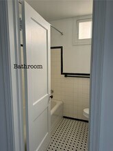 5021 1st St NW, Unit #4 in Washington, DC - Foto de edificio - Building Photo