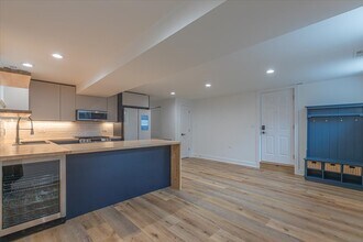 1732 W Beach Ave in Chicago, IL - Building Photo - Building Photo