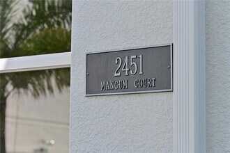 2451 Mangum Ct in Sarasota, FL - Building Photo - Building Photo