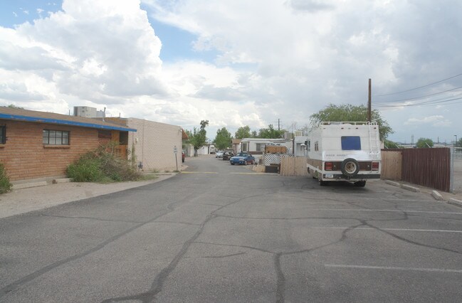 Mobile Home Park in Tucson, AZ - Foto de edificio - Building Photo