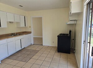 1910 Providence Dr in San Antonio, TX - Building Photo - Building Photo