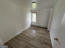 120 E Main St in Wrightstown, NJ - Building Photo