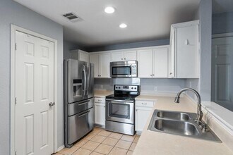 2300 Melissa Oaks Ln in Austin, TX - Building Photo - Building Photo