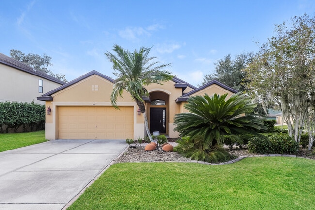 property at 300 Oaklanding Dr
