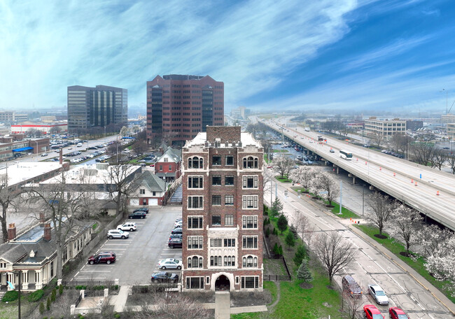 Wyndham Apartments in Indianapolis, IN - Foto de edificio - Building Photo