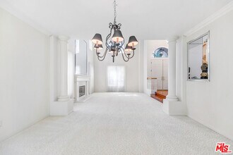 24901 Vista Verenda in Los Angeles, CA - Building Photo - Building Photo