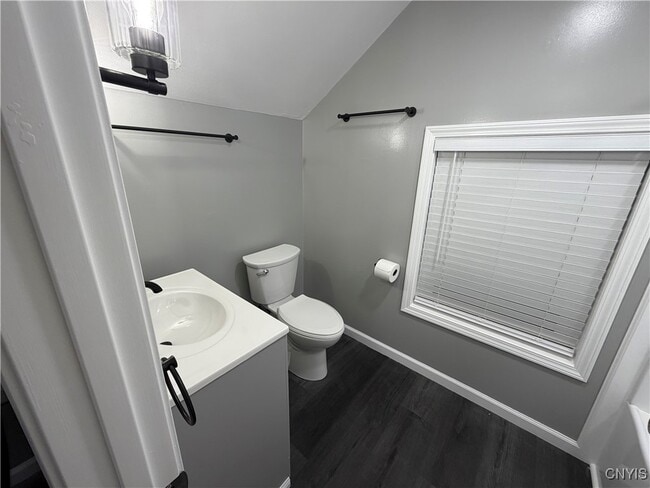 103-105-105 Drexler St in Liverpool, NY - Building Photo - Building Photo