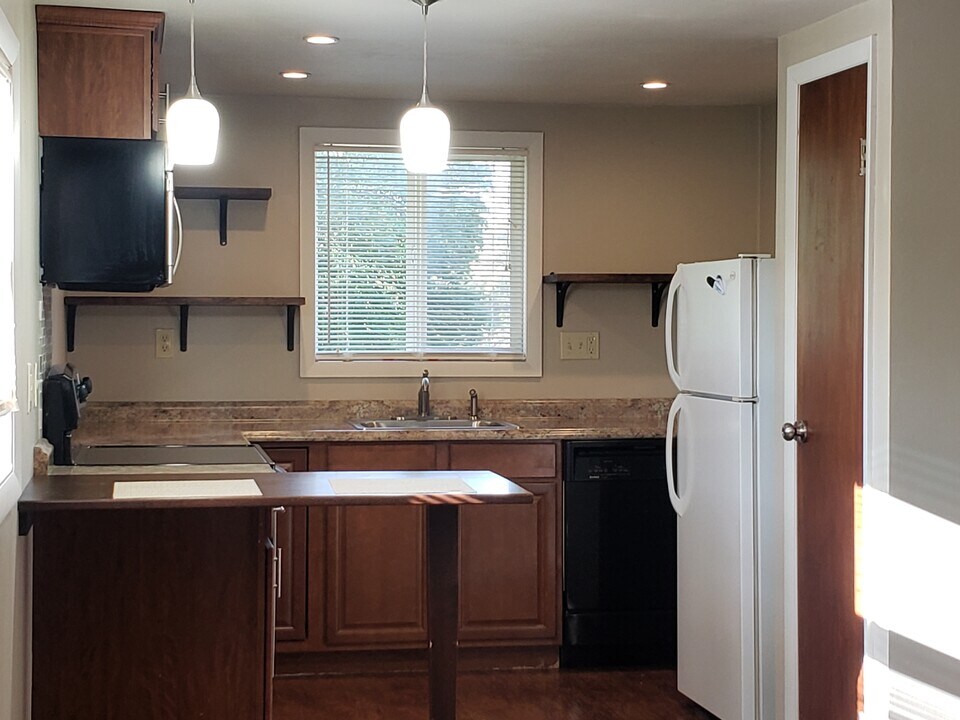 9049 River Rd, Unit 2E in Marcy, NY - Building Photo