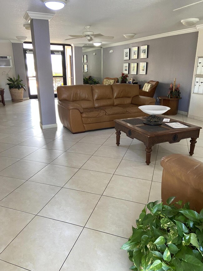 6461 NW 2nd Ave in Boca Raton, FL - Building Photo - Building Photo