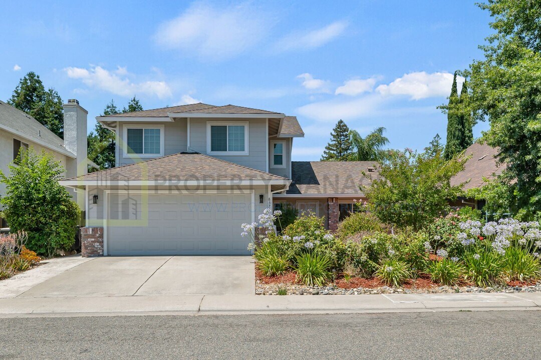 8371 Honeycomb Way in Sacramento, CA - Building Photo