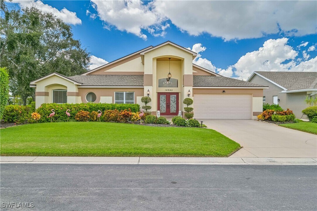 14980 Lake Olive Dr in Ft. Myers, FL - Foto de edificio