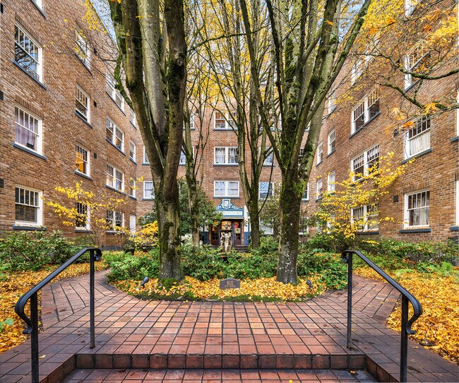 1631 16th Ave, Unit 309 in Seattle, WA - Foto de edificio - Building Photo